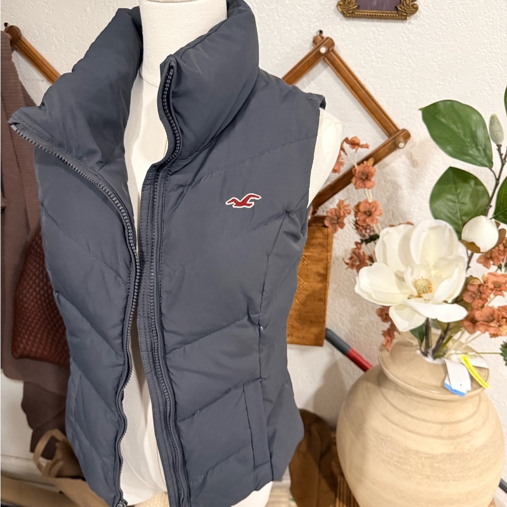 Hollister Gray Puffer Vest - Picture 2 of 4